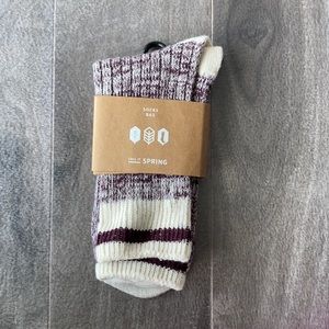 Women’s Call It Spring cabin socks - burgundy